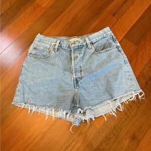 Ribcage Levi’s Jean shorts